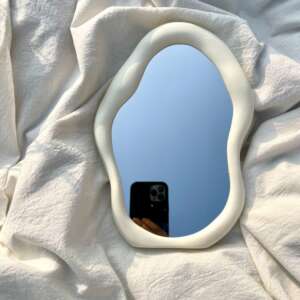 กระจกตั้งโต๊ะขอบหยักลายเมฆสีขาวนุ่มนวล