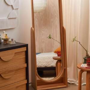 กระจกเจ้าชายพุงพลุ้ย – กระจกตั้งพื้นกรอบไม้ทรงรี