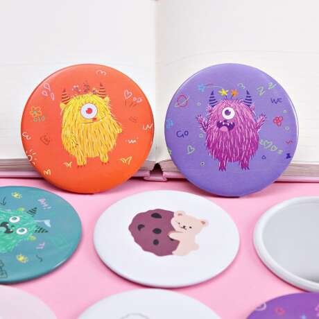 กระจกพกพา น่ารักน่าใช้ น้ำหนักเบา พกพาง่าย ลายน่ารักสดใส กระจกแบบพกพา ♥️ รุ่นขายดี ♥️ กระจกแต่งหน้า ส่งคละสี 3/ชิ้น